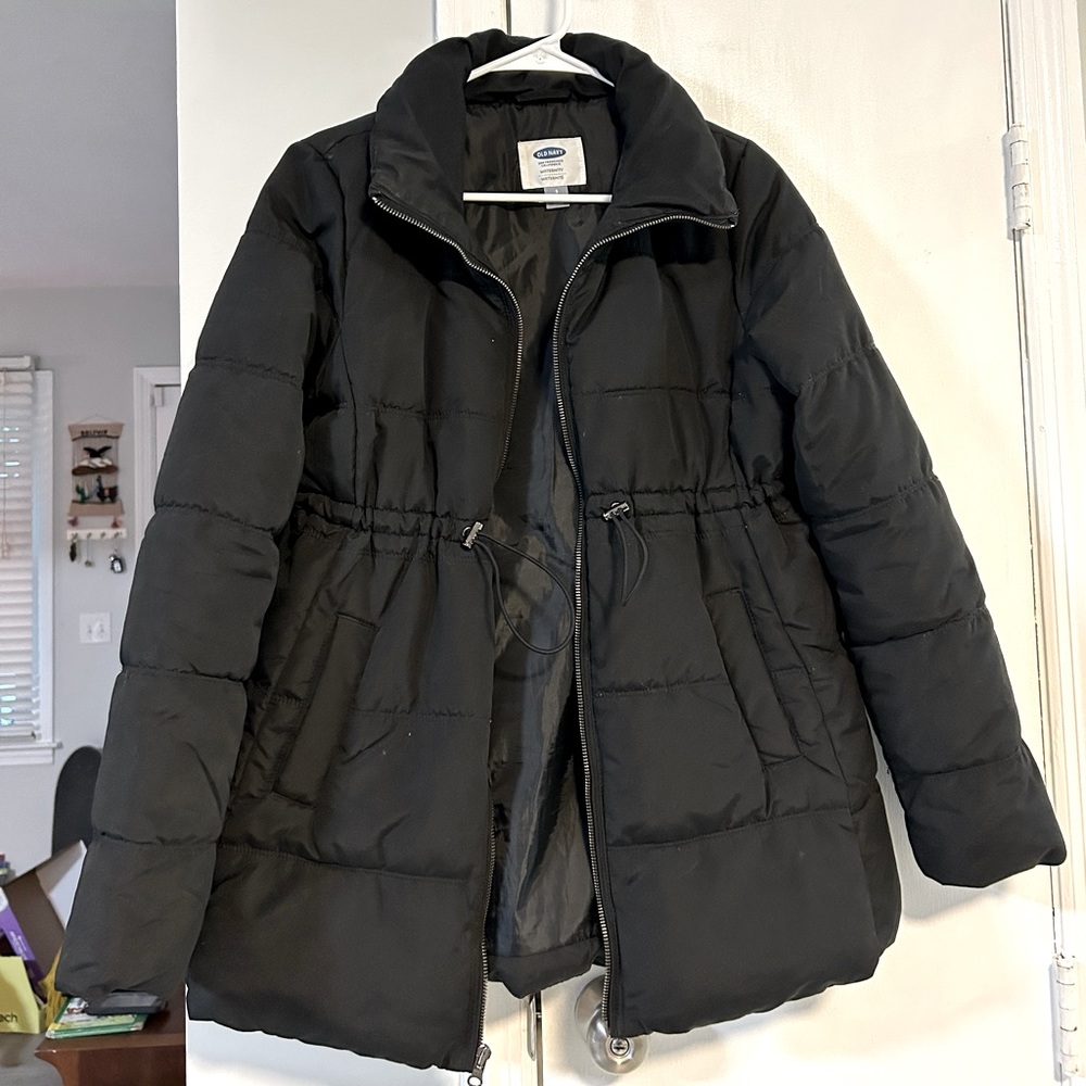 Gently used Old Navy maternity winter puff coat. Size small. Missing snap hood.